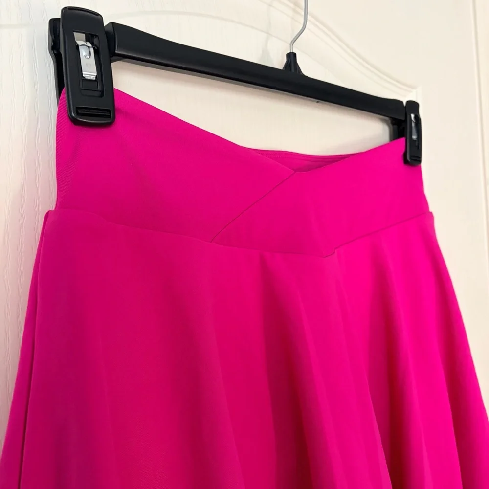 Fabletics NWT Crossover Flounce Skirt Ultra Mini, Dragonfruit Pink, Medium - Picture 5 of 11